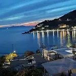 White Lotus Seaside Casa vacanze Kini
