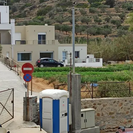 別荘 White Lotus Seaside Kini