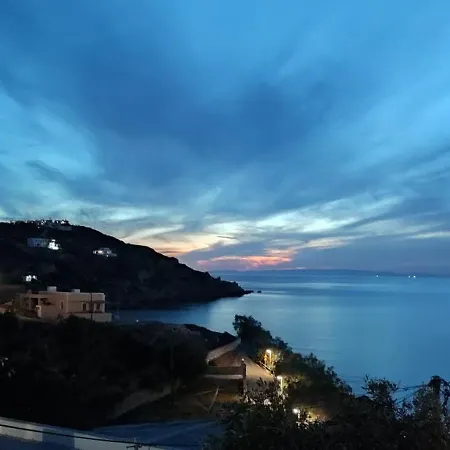 別荘 White Lotus Seaside Kini