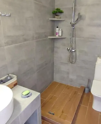 White Lotus Seaside Дом отдыха Кинион