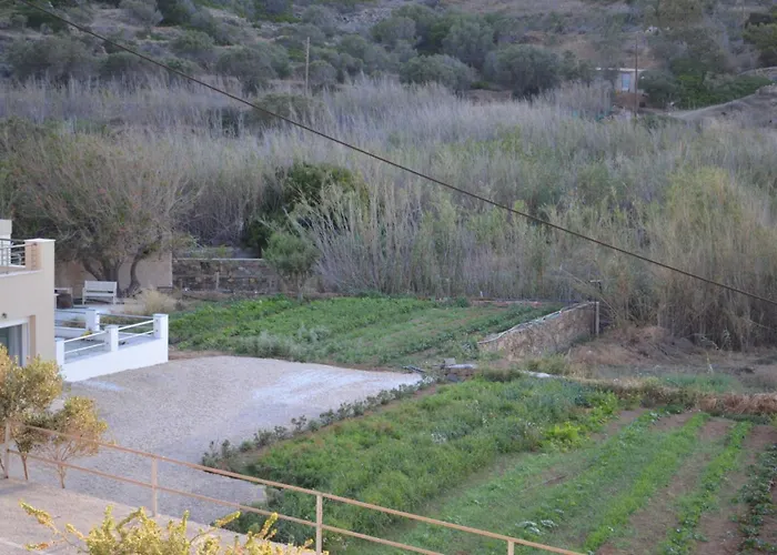 White Lotus Seaside Дом отдыха Кинион