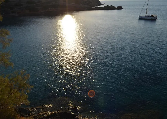 White Lotus Seaside Кинион