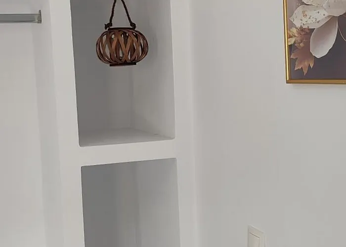 White Lotus Seaside * Кинион