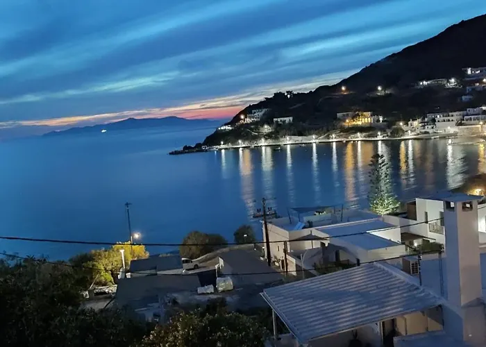 White Lotus Seaside Дом отдыха Кинион