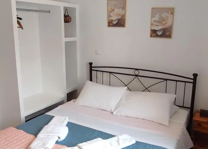 White Lotus Seaside *